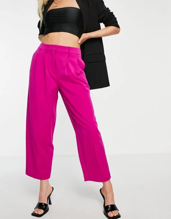 https://images.styletyx.com/images/cropped-tailored-pants-in-fuchshia-part-of-a-set-y-a-s-13102128_1.webp