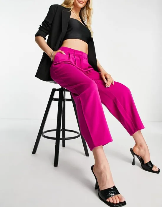 https://images.styletyx.com/images/cropped-tailored-pants-in-fuchshia-part-of-a-set-y-a-s-13102128_3.webp