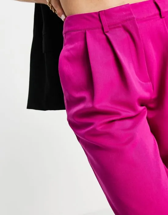 https://images.styletyx.com/images/cropped-tailored-pants-in-fuchshia-part-of-a-set-y-a-s-13102128_4.webp