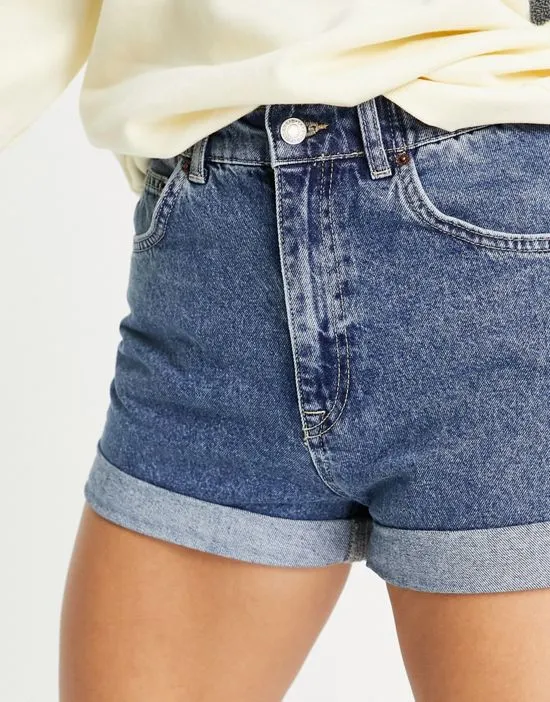 https://images.styletyx.com/images/cuffed-elasticized-waist-denim-mom-shorts-in-medium-blue-pull-bear-1872129_3.webp