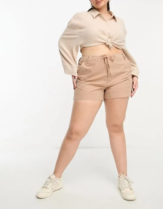 https://images.styletyx.com/images/curve-cargo-shorts-in-tan-asos-design-13447108_2.webp