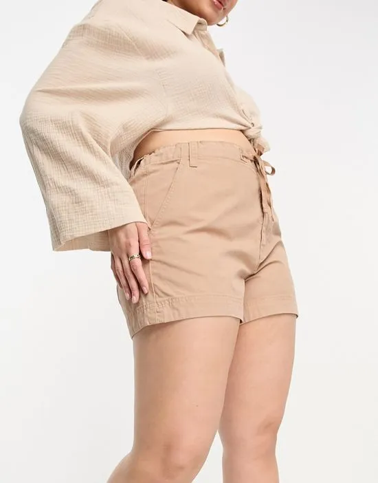 https://images.styletyx.com/images/curve-cargo-shorts-in-tan-asos-design-13447108_3.webp