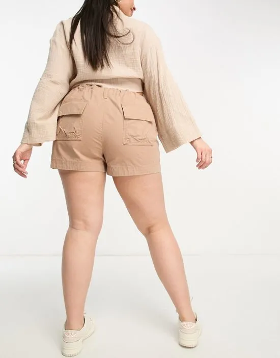 https://images.styletyx.com/images/curve-cargo-shorts-in-tan-asos-design-13447108_4.webp