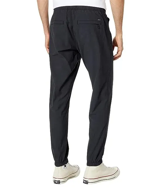 https://images.styletyx.com/images/daggers-elastic-tech-joggers-rvca-13166705_2.webp