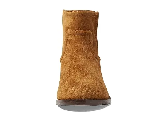 https://images.styletyx.com/images/darby-back-zip-bootie-johnston-murphy-13166940_2.webp