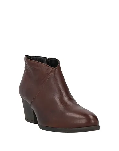 https://images.styletyx.com/images/dark-brown-leather-ankle-boot-j-save-872677928_2.webp