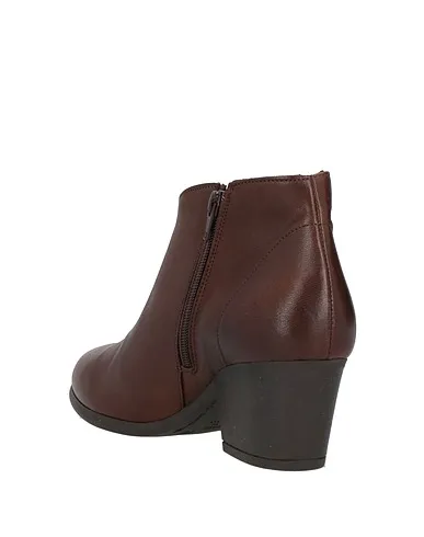 https://images.styletyx.com/images/dark-brown-leather-ankle-boot-j-save-872677928_3.webp