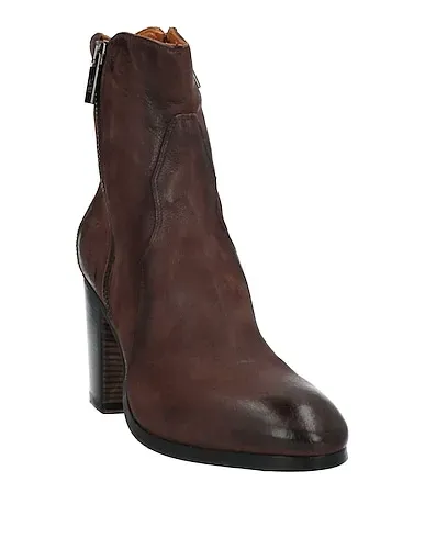 https://images.styletyx.com/images/dark-brown-leather-ankle-boot-jo-ghost-13219487_2.webp