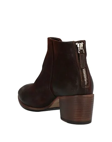 https://images.styletyx.com/images/dark-brown-leather-ankle-boot-preventi-1003739245_3.webp