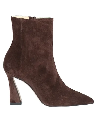 https://images.styletyx.com/images/dark-brown-leather-ankle-boot-prezioso-657446_1.webp