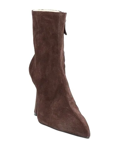 https://images.styletyx.com/images/dark-brown-leather-ankle-boot-prezioso-657446_2.webp