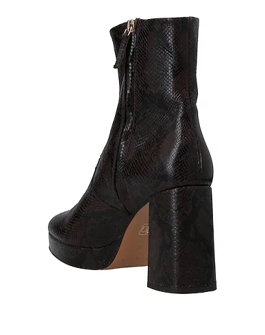 https://images.styletyx.com/images/dark-brown-leather-ankle-boot-sandro-13113225_3.webp