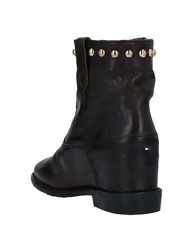 https://images.styletyx.com/images/dark-brown-leather-ankle-boot-tommy-hilfiger-2743336_3.webp