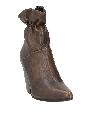https://images.styletyx.com/images/dark-brown-leather-ankle-boot-zoe-1005031577_2.webp