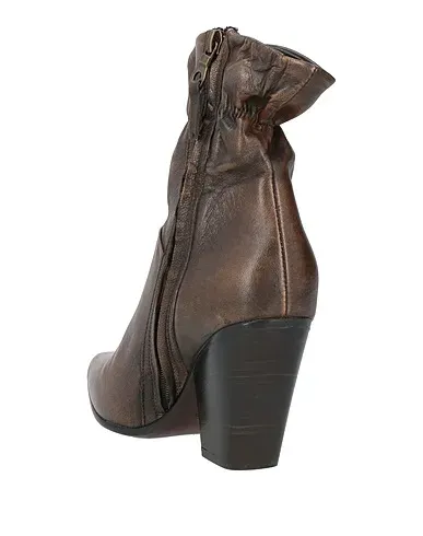 https://images.styletyx.com/images/dark-brown-leather-ankle-boot-zoe-1005031577_3.webp