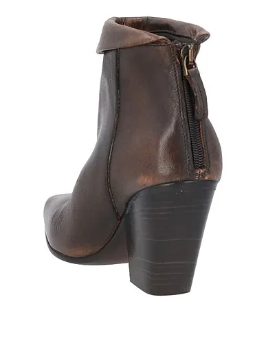 https://images.styletyx.com/images/dark-brown-leather-ankle-boot-zoe-1225332227_3.webp