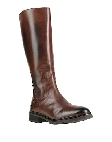 https://images.styletyx.com/images/dark-brown-leather-boots-studio-mode-1004907810_2.webp