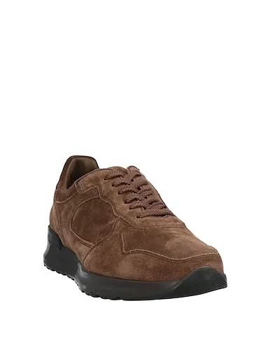 https://images.styletyx.com/images/dark-brown-leather-sneakers-brian-cress-711561638_2.webp