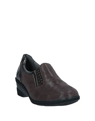 https://images.styletyx.com/images/dark-brown-loafers-melluso-939192768_2.webp