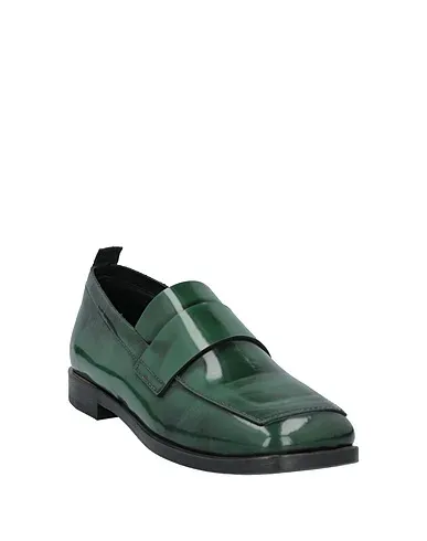 https://images.styletyx.com/images/dark-green-loafers-preventi-1906231332_2.webp