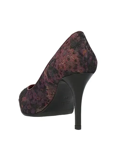 https://images.styletyx.com/images/dark-purple-jacquard-pump-couture-1704953351_3.webp