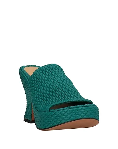 https://images.styletyx.com/images/deep-jade-leather-sandals-bottega-veneta-3290797_2.webp