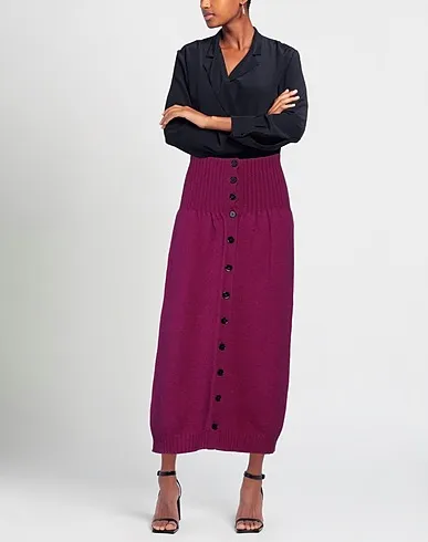 https://images.styletyx.com/images/deep-purple-knitted-maxi-skirts-lemaire-3312178_2.webp