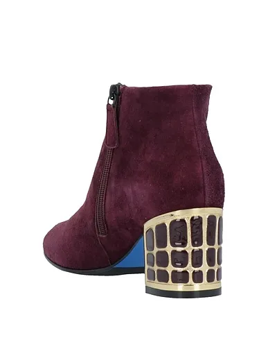 https://images.styletyx.com/images/deep-purple-leather-ankle-boot-loriblu-1327931_3.webp
