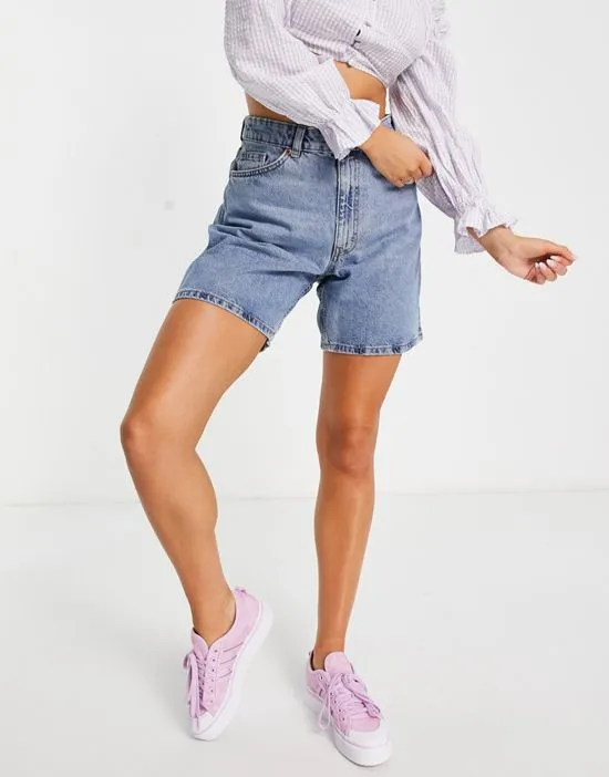 https://images.styletyx.com/images/denim-shorts-in-blue-monki-2175531_4.webp