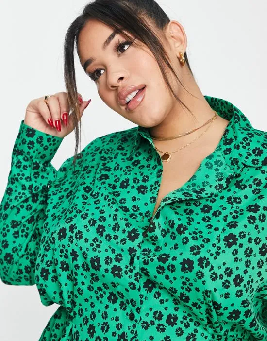 https://images.styletyx.com/images/ditsy-floral-belted-mini-shirt-dress-in-emerald-green-wednesday-s-girl-curve-13063134_3.webp
