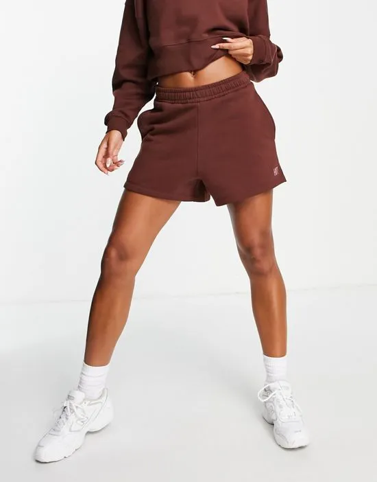 https://images.styletyx.com/images/dolphin-sweat-short-in-brown-hiit-2539588_4.webp