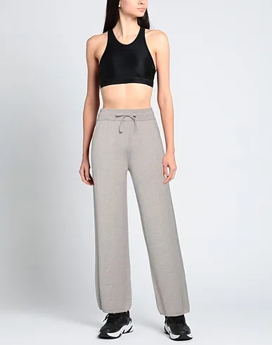 https://images.styletyx.com/images/dove-grey-knitted-casual-pants-le-tricot-perugia-402226612_2.webp
