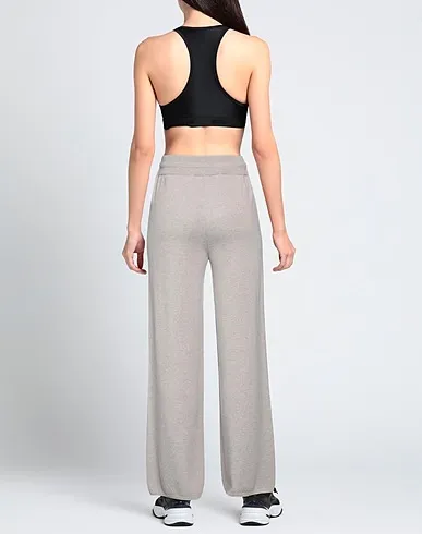 https://images.styletyx.com/images/dove-grey-knitted-casual-pants-le-tricot-perugia-402226612_3.webp