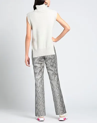 https://images.styletyx.com/images/dove-grey-leather-casual-pants-arma-13278478_3.webp