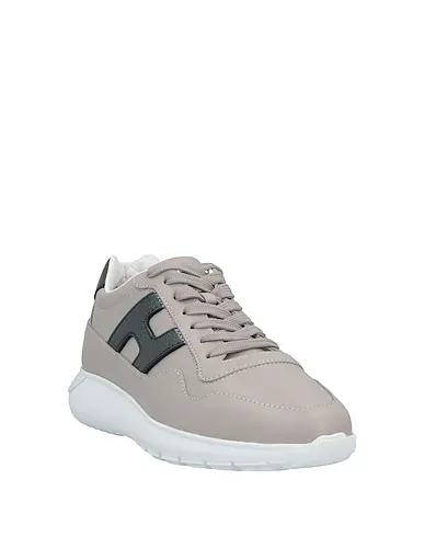 https://images.styletyx.com/images/dove-grey-leather-sneakers-hogan-12989332_2.webp