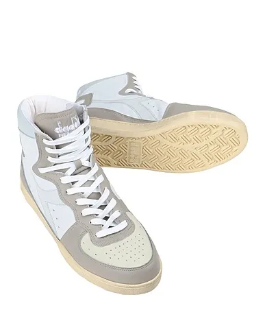 https://images.styletyx.com/images/dove-grey-leather-sneakers-mi-basket-diadora-heritage-2658143_2.webp