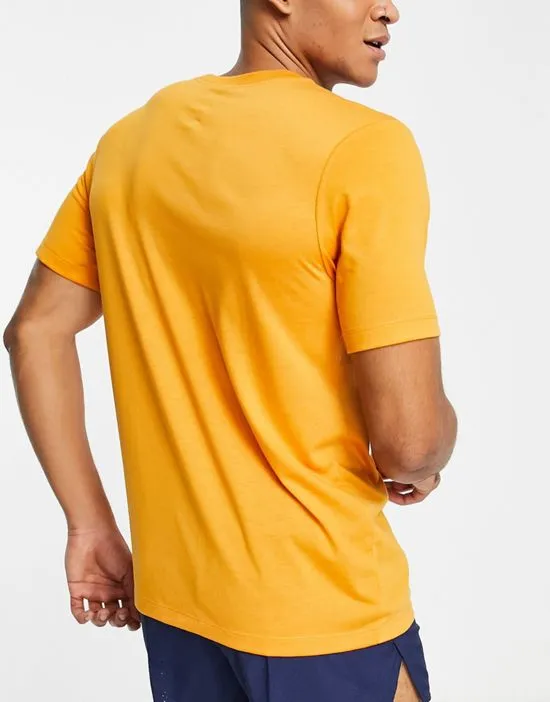 https://images.styletyx.com/images/dri-fit-trail-t-shirt-in-mustard-nike-2932961_2.webp