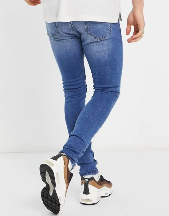 https://images.styletyx.com/images/dtt-carrot-fit-jeans-in-mid-blue-don-t-think-twice-3112670_2.webp