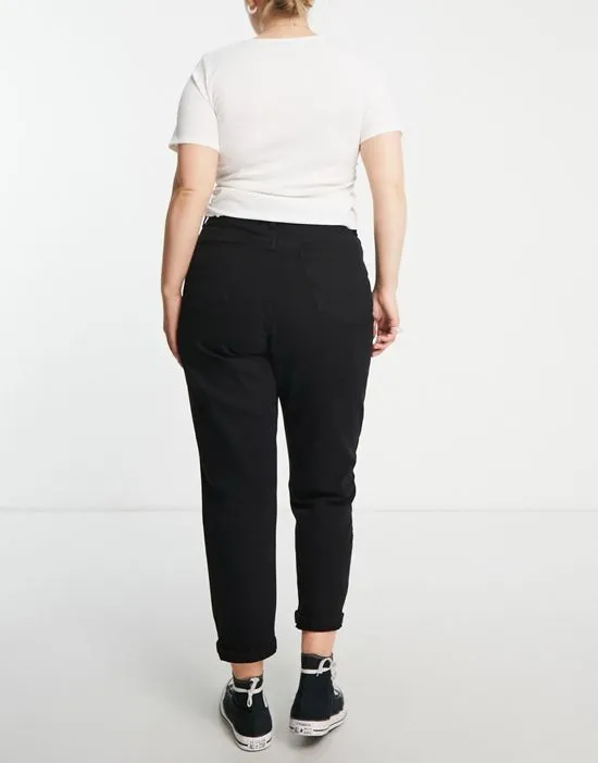 https://images.styletyx.com/images/dtt-plus-lou-mom-jeans-in-black-don-t-think-twice-plus-2505318_2.webp