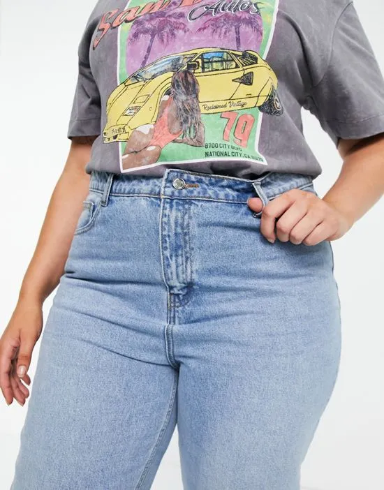 https://images.styletyx.com/images/dtt-plus-veron-relaxed-fit-mom-jeans-in-light-blue-wash-don-t-think-twice-plus-1956995_3.webp
