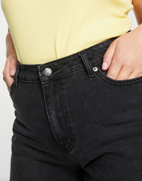 https://images.styletyx.com/images/dtt-plus-veron-relaxed-fit-mom-jeans-in-washed-black-don-t-think-twice-plus-1950937_4.webp