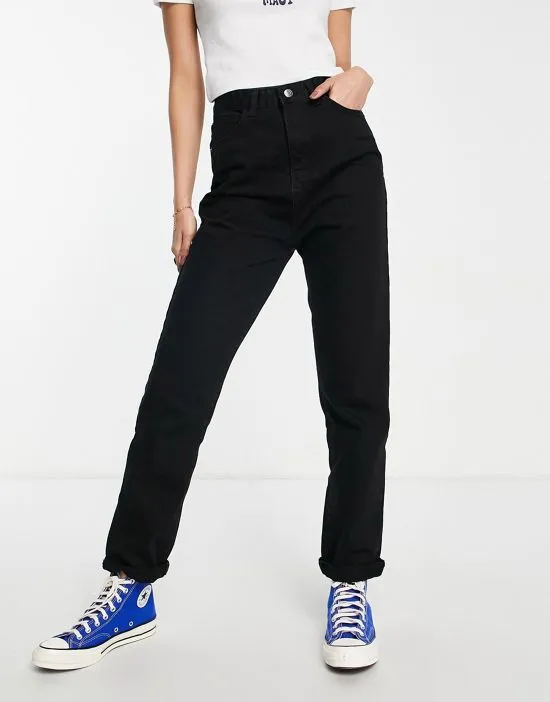 https://images.styletyx.com/images/dtt-tall-lou-mom-jeans-in-black-don-t-think-twice-tall-2804496_4.webp
