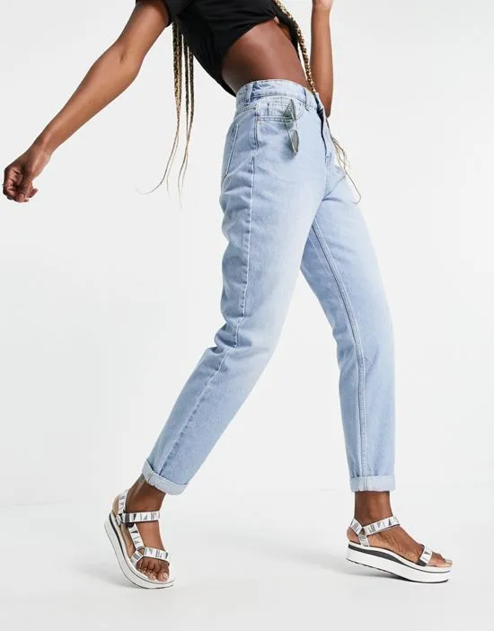 https://images.styletyx.com/images/dtt-tall-veron-relaxed-fit-mom-jeans-in-light-blue-wash-don-t-think-twice-tall-1925082_4.webp