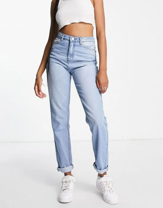 https://images.styletyx.com/images/dtt-tall-veron-relaxed-fit-mom-jeans-in-light-blue-wash-don-t-think-twice-tall-1930773_4.webp