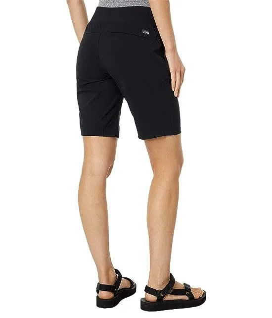 https://images.styletyx.com/images/dynama-2tm-bermuda-shorts-mountain-hardwear-3308312_2.webp