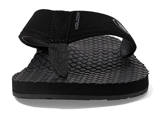 https://images.styletyx.com/images/eco-recliner-2-sandals-volcom-874651998_2.webp
