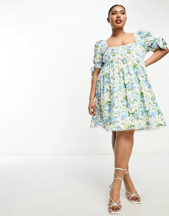 https://images.styletyx.com/images/edge-detail-puff-sleeve-mini-dress-in-vintage-bloom-floral-the-frolic-plus-222816736_4.webp