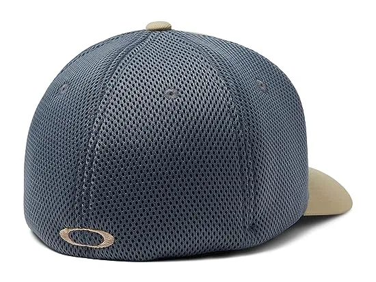 https://images.styletyx.com/images/ellipse-mesh-hat-oakley-13331223_2.webp