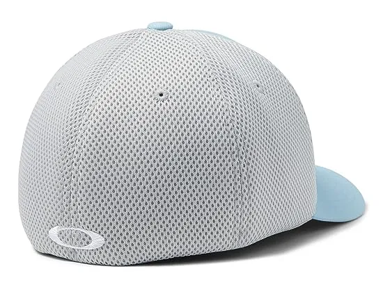 https://images.styletyx.com/images/ellipse-mesh-hat-oakley-13331225_2.webp