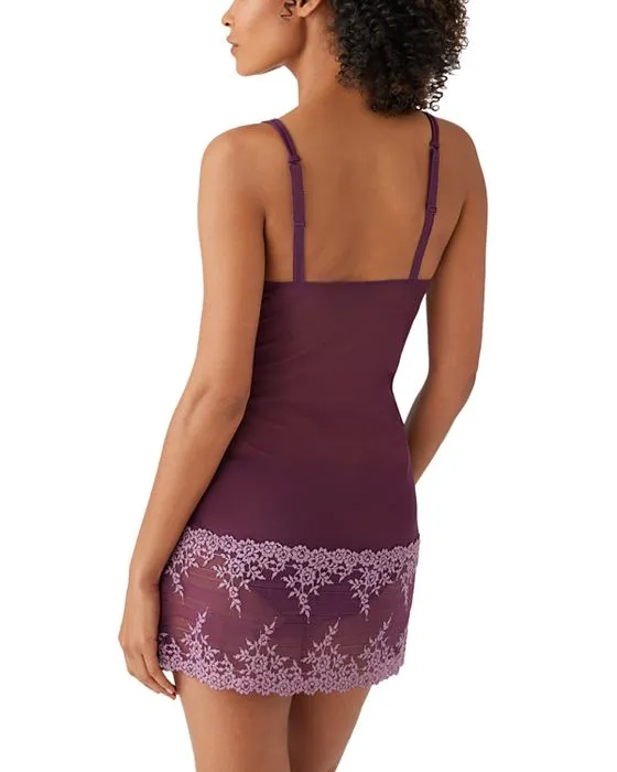 https://images.styletyx.com/images/embrace-lacetm-chemise-wacoal-1906358276_2.webp